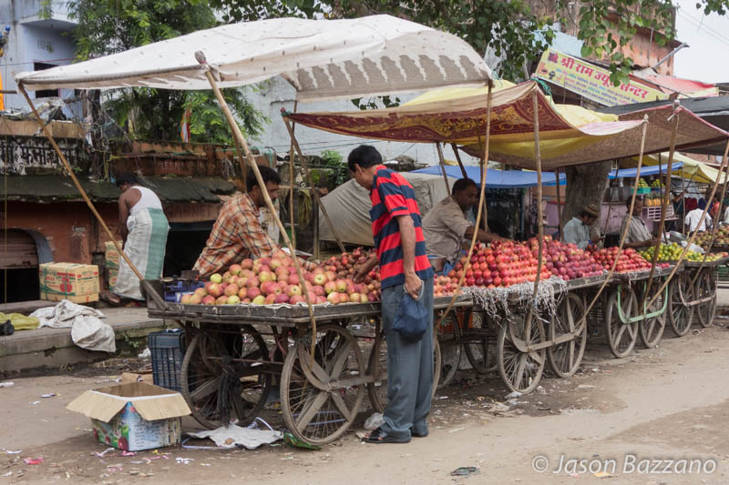 Outdoor produce market.